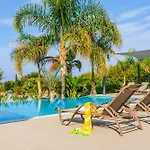 Villa Limni *