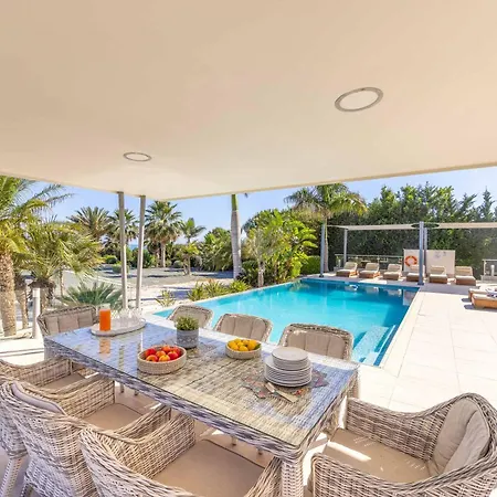Villa Limni *